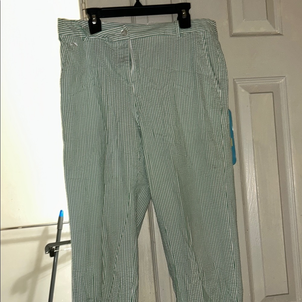 Green Bermuda Shorts Relaxed Fit Casual